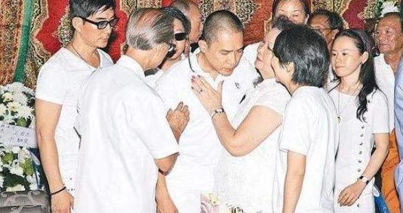 『张国荣』为赌王续命, 不救张国荣, 还说邓丽君罪有应得, 泰国白龙王有多\神\?