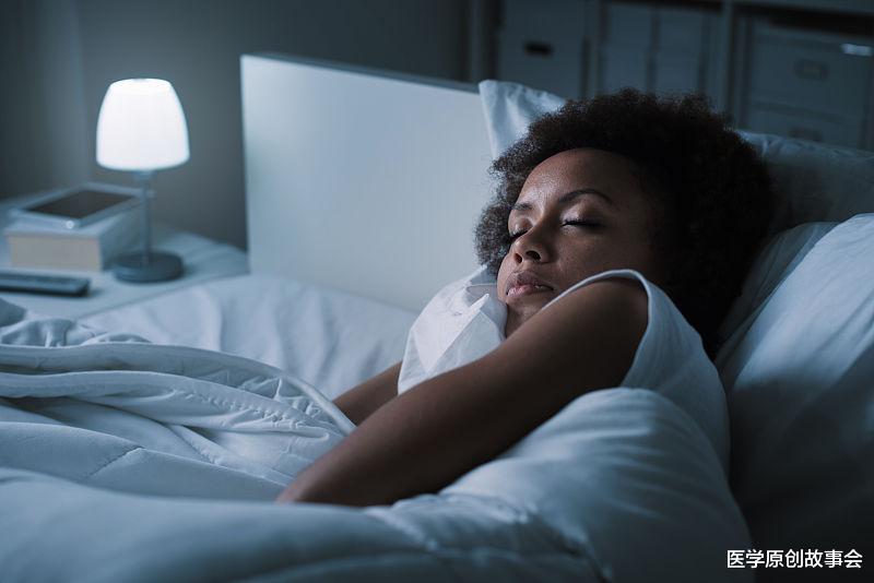 『睡眠』中国每天一万人确诊癌症,医生忠告,45岁以后,睡觉前请坚持四不要