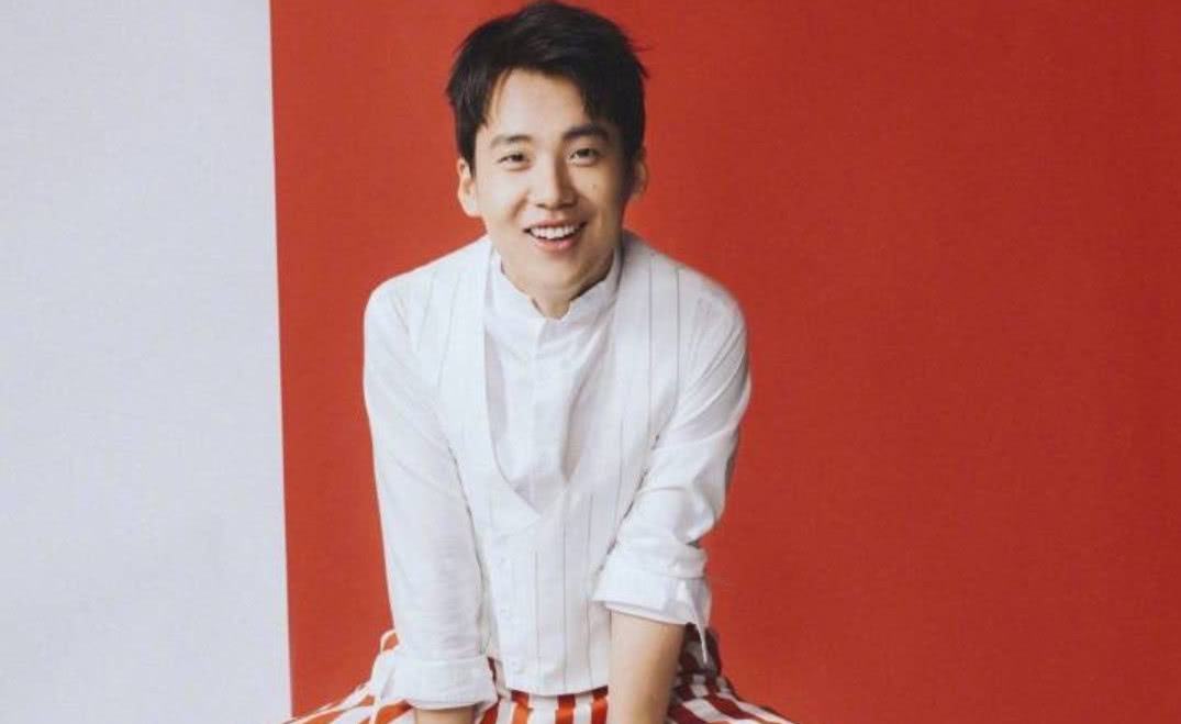 #比亚迪#郭麒麟别样“撒酒疯”：找到马桶后跪在拖鞋上，还到处撒娇叫姐姐