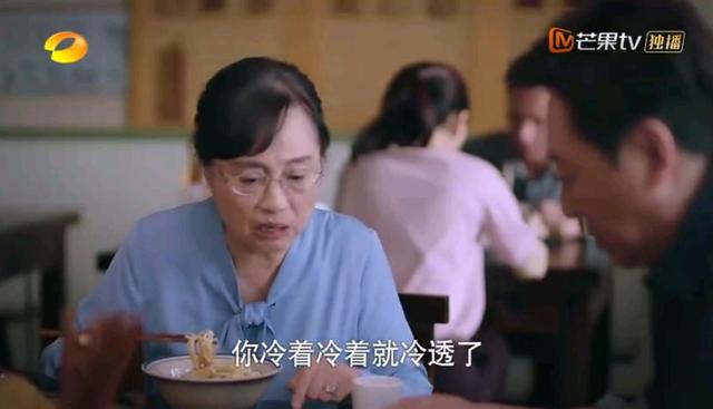 以家人之名|《以家人之名》恶婆婆成团了，凌霄外婆算啥，这位一句话把网友气疯