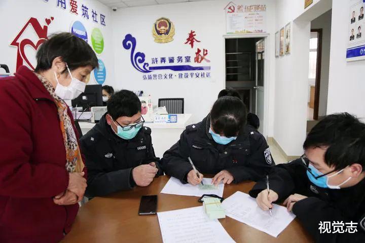 视觉志|智能机，难不倒2.5亿中国老人。