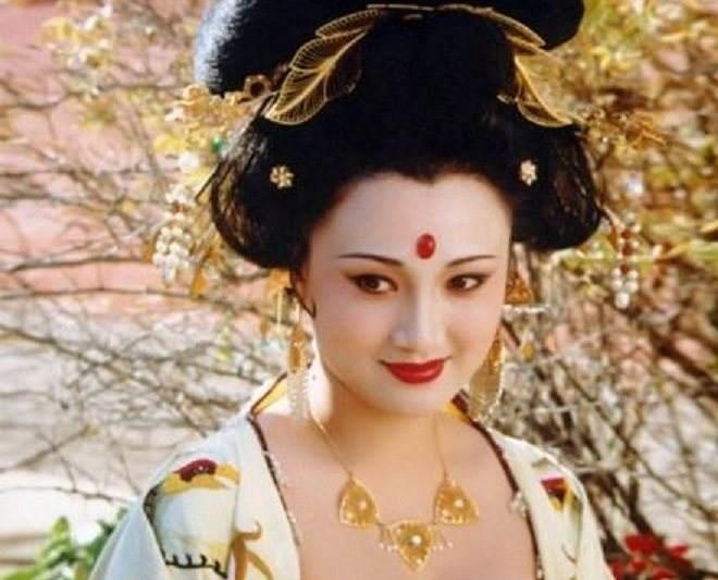 【林芳兵】她21岁出道,因长得太美遭人嫉妒,鼻子差点被割掉