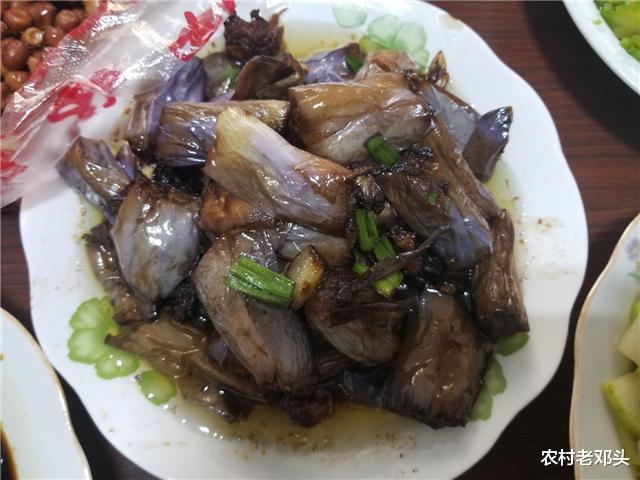 螺丝|陪男友回老家，准婆婆亲自下厨庆祝，上桌后我的筷子全程没停过！