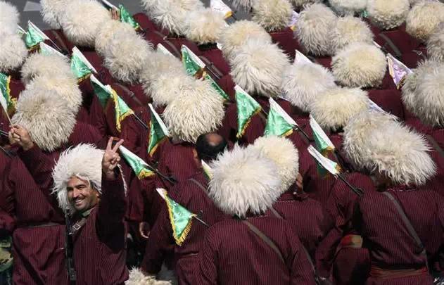 【】阅兵呢，能不能严肃的看完？！