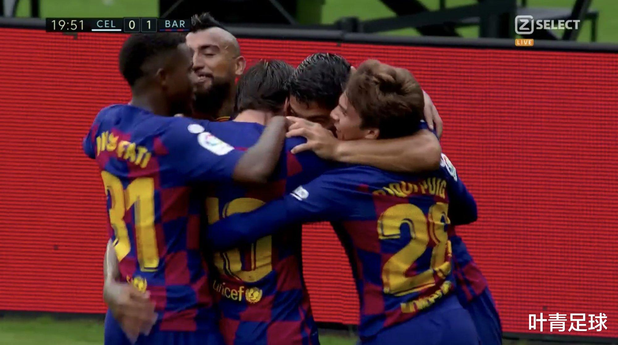 「梅西」梅西乐疯了!狂奔拥抱苏牙,再送超级助攻:对方11人全被骗