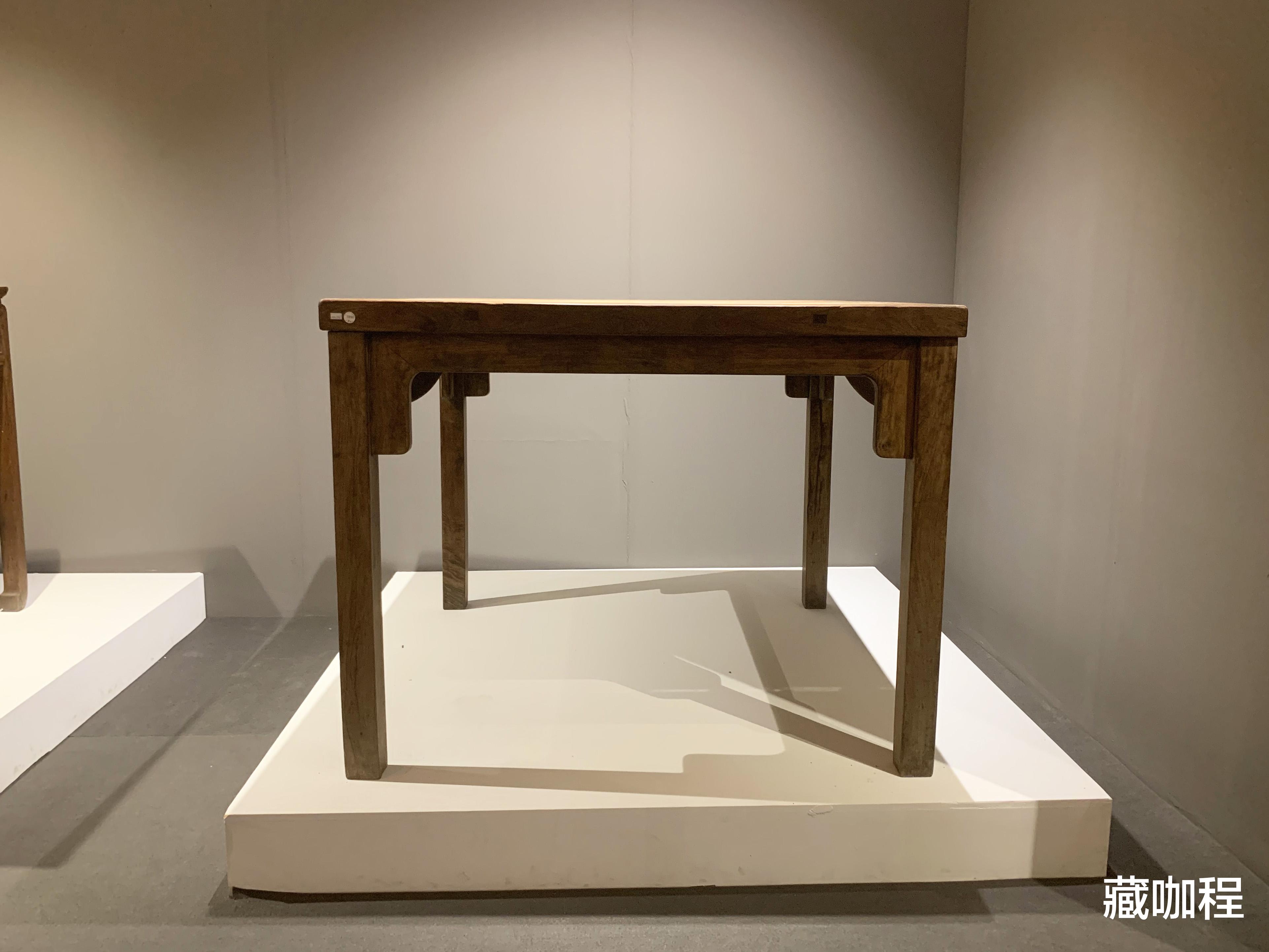 ##黄花梨方桌97万成交，顶一对包镶大四件柜