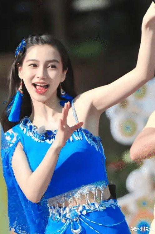 []baby为证腰细，故意穿\蒙古服\录节目，低头时腰围真相了！