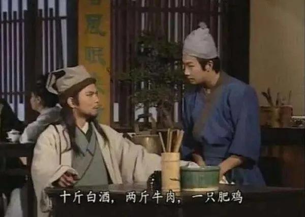 |“钓鱼的时候发现的，有点吓人，我该不该上去看看怎么回事？”这事挺大，哈哈哈哈