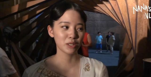 「王源」欧阳娜娜王源杀青离别，当她抱别人时，谁注意王源眼神，太真实了