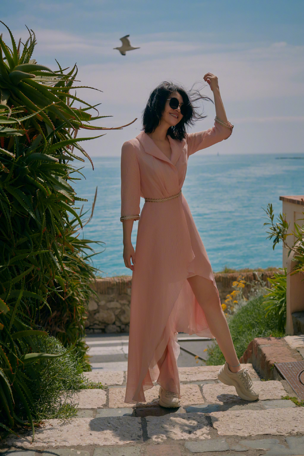 许晴|51岁许晴被网友偶遇，性感身材让人羡慕，原来她一直坚持健身！