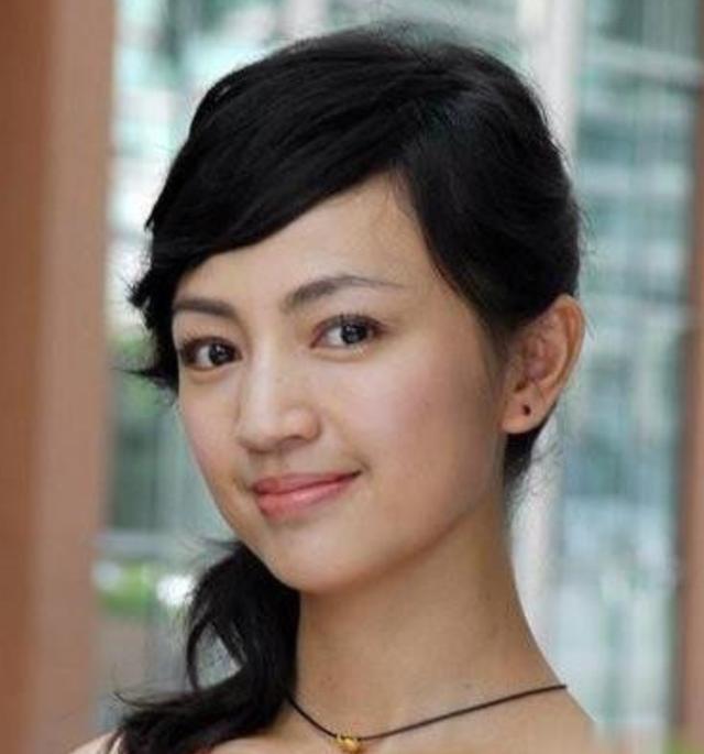 27岁一夜成名,37岁嫁华谊副总,如今46岁掌管半个娱乐圈