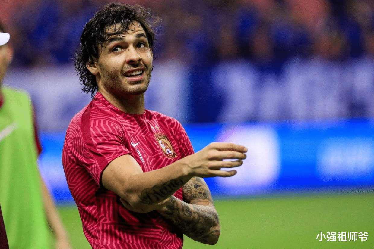 国足|29岁归化锋霸遭连环打击!无缘国足后又遭俱乐部放弃,彻底晕了!