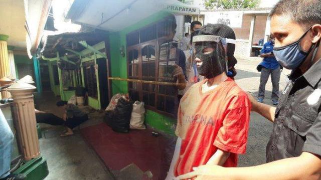 睹图|男子向妻子要钱买烟遭拒，于是拿出刀威胁不料反被妻子杀死