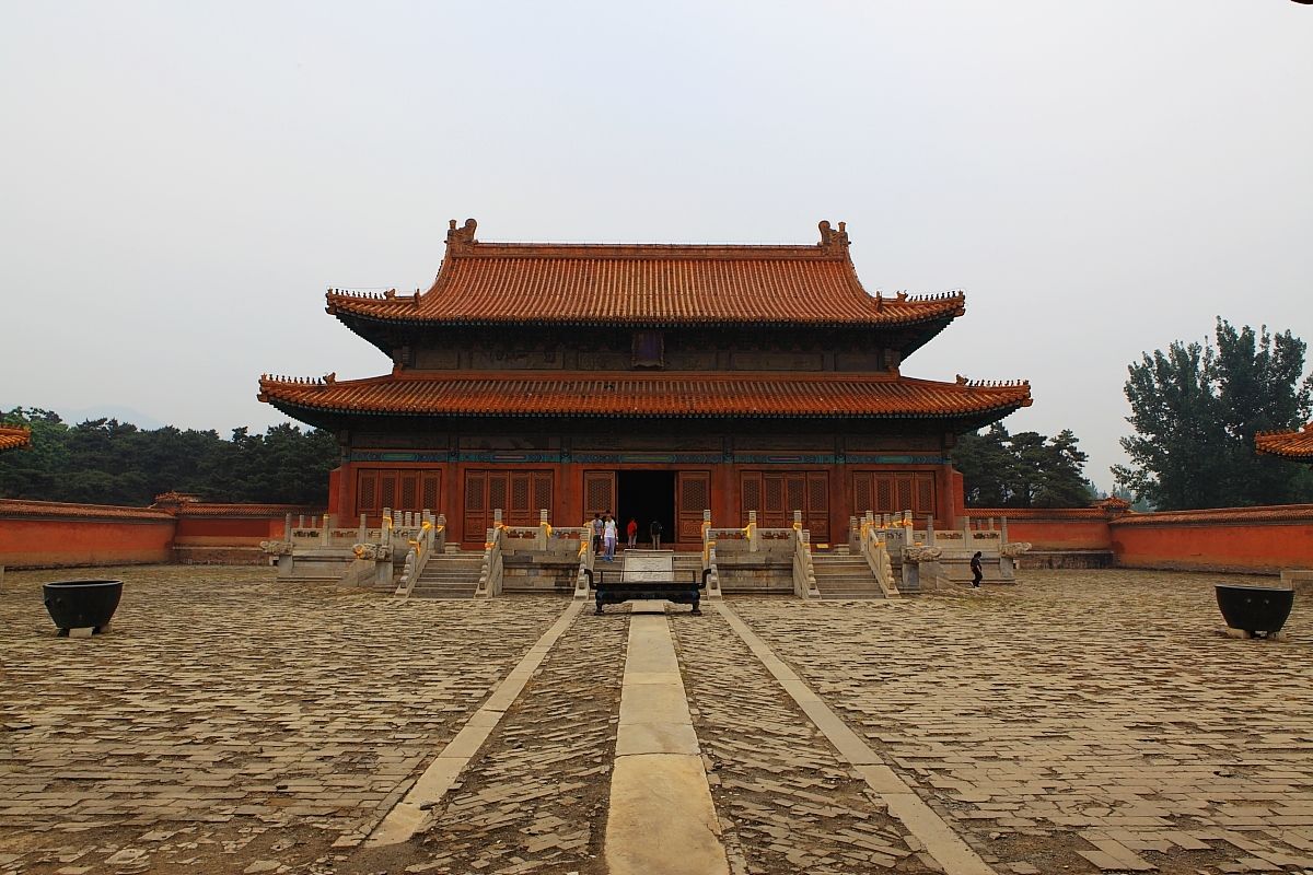 孙殿英▲孙殿英盗掘乾隆帝裕陵，为何要将其尸体拖出，还要当众敲碎牙齿？