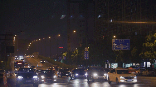 二更|“月薪两千”“摇不到号”“不敢打车”:他们还配留在大城市吗?