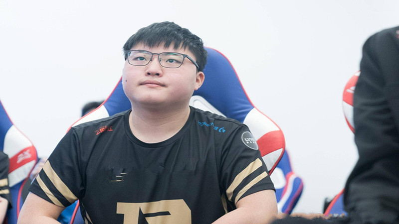 Uzi|“LPL只有2个ADC强”就在今天,SN落败焕峰被全网喷,粉丝求UZI复出上热搜!