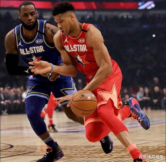 字母哥■字母哥天赋超群，为何却没人说比詹姆斯好，看两人对抗就明白了