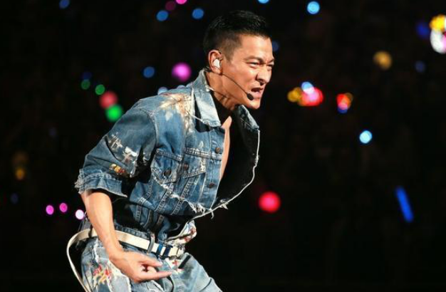 刘德华|他是东北“大哥”，曾当众给刘德华一耳光，不料2月后被抓枪决