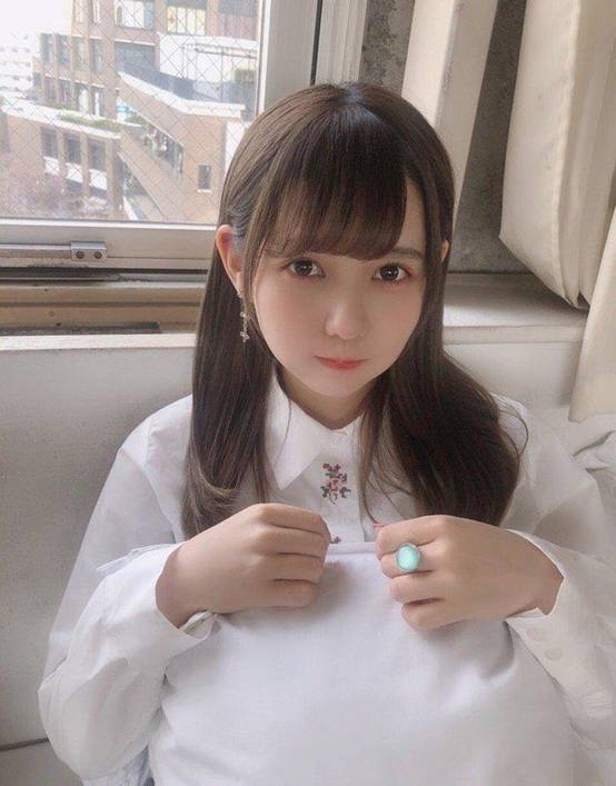 萝莉|可爱的女孩子，就算穿白衬衫也是萝莉