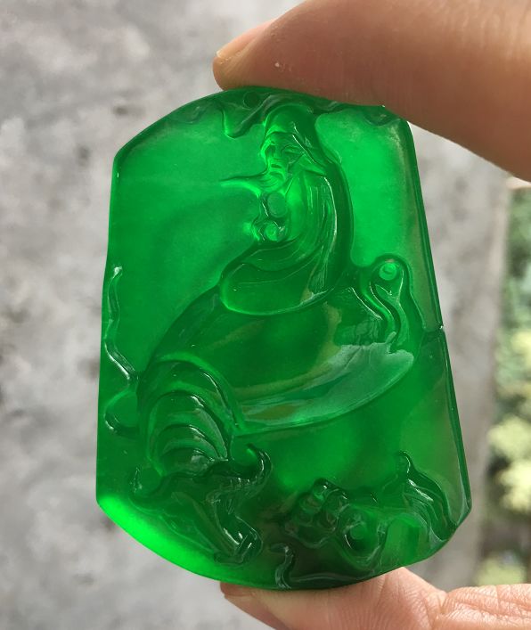 翡翠@满绿翡翠价值一定高！这样的满绿翡翠千万不要买！