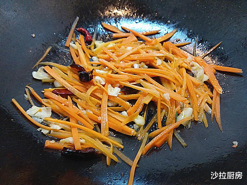 金针菇▲它才是真正“清肠高手”，每天炒一盘，润肠通便解肝毒，无肚腩