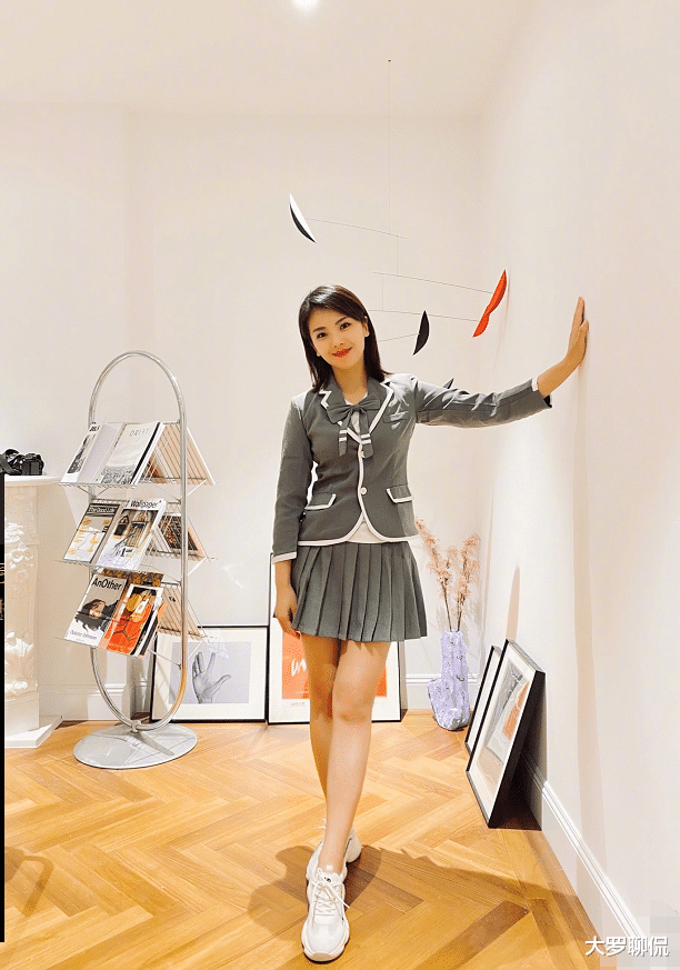 「刘涛」刘涛首次女团装，却表示穿上很紧，而最后效果却美成女团C位