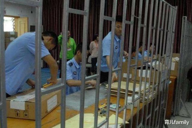 @17年前偷了高考试卷，最后考500多分的学生，如今怎么样了？