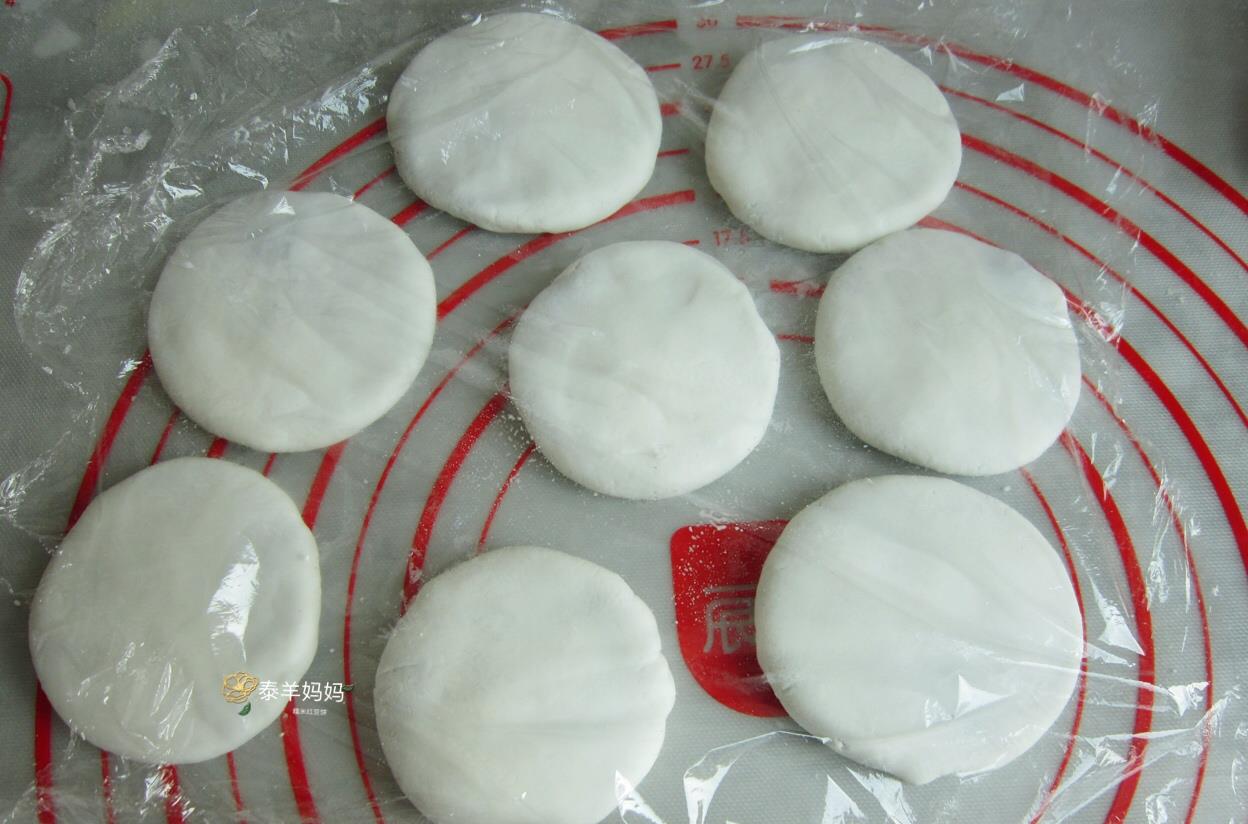 [肥肠]用糯米粉做的这小吃，香甜软糯不含油热量低，出锅就吃了4个