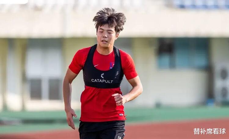 河南建业@留洋后腰试训失败，建业补强短板受阻，内部挖掘31岁悍将上位