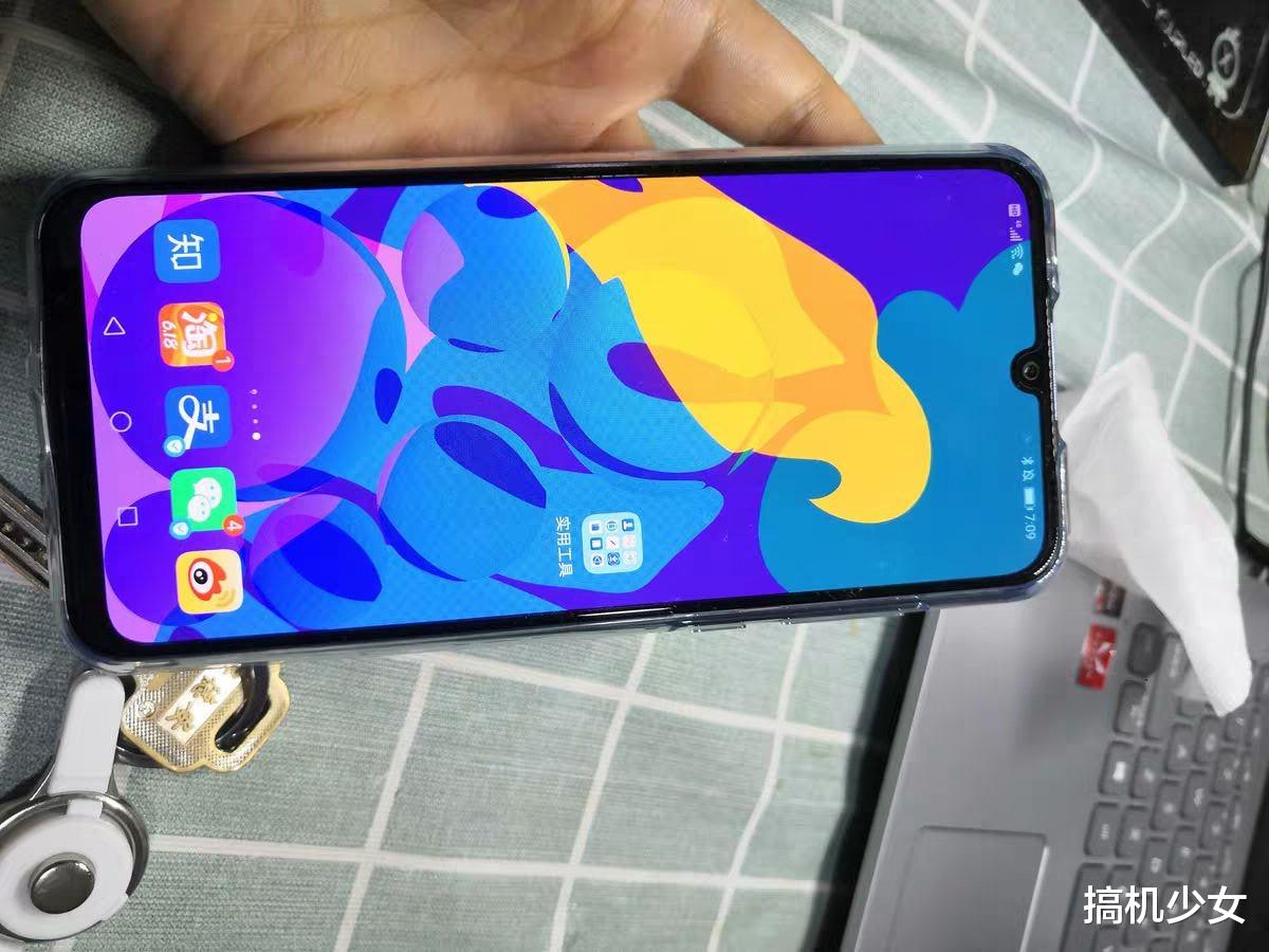 【4g手机】依旧值得入手的4G手机之一，7纳米芯片+128GB仅1299，还有OLED屏