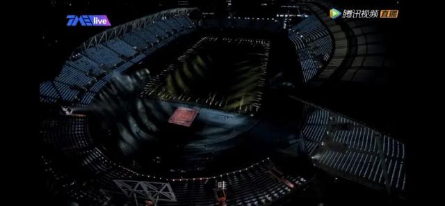 #五月天#首场线上演唱会,五月天携三位歌星倾情合唱《突然好想你》