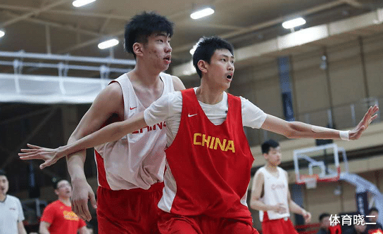 『余嘉豪』国青男篮内讧?余嘉豪公开讽刺U18旅美前锋,宏远小将也说话了