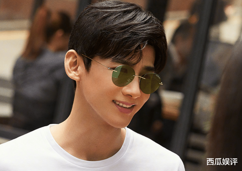 白敬亭▲白敬亭体育竞技剧官宣，男二是当红小生，两人搭档粉丝太期待了！