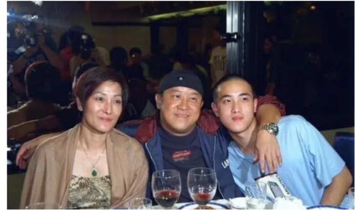 曾志伟|曾志伟的“世纪葬礼”，现场明星云集，比颁奖典礼还要壮观！