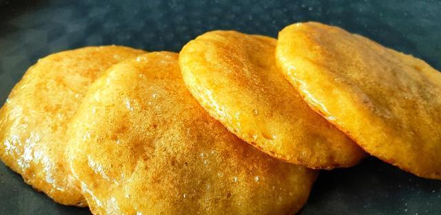 【玉米】玉米面这样做太好吃了！手不沾面，不烫面，松软可口，凉了也不硬