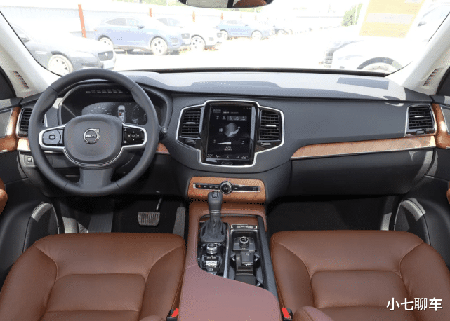 「沃尔沃XC90」最可惜的“颜王”,实力不输奥迪Q7,2.0T爆320马力,却无人问