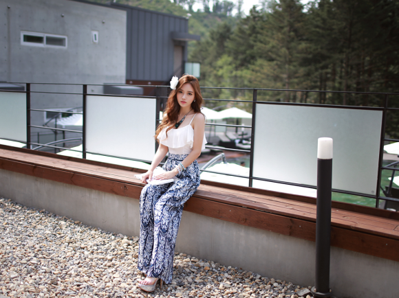 鹿晗|她在当地啥也不算，国内的男网友，却非要把她捧在手心