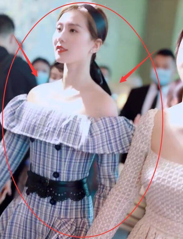 刘诗诗|天鹅颈到底多优越？刘诗诗和剧组女演员走在一起，瞬间明白了