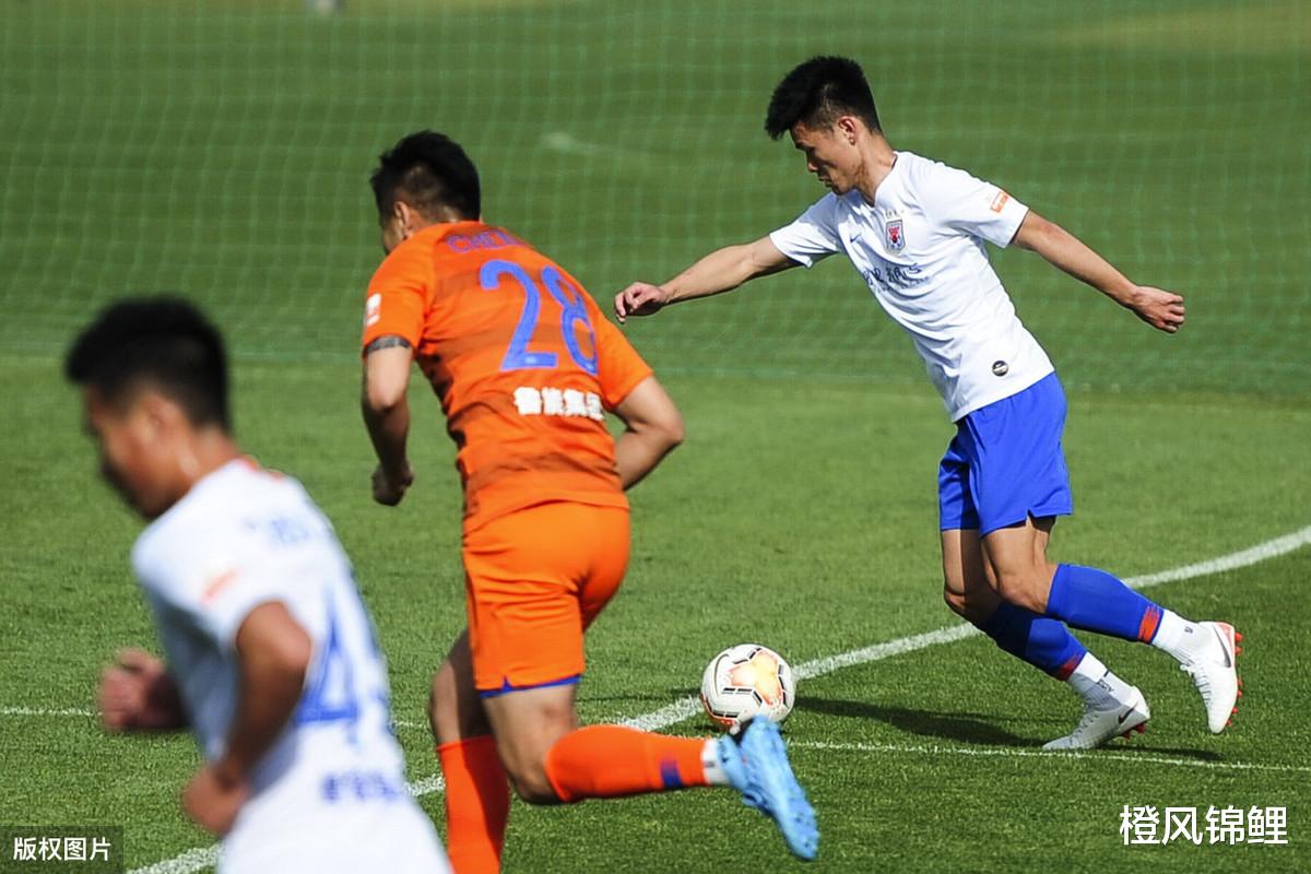 「山东鲁能」山东鲁能放假前再度进行橙白大战,莫伊塞斯出战,田鑫绝杀致胜