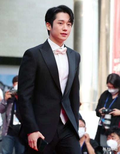 「范冰冰」红毯照妖镜：柳真睫毛搽成苍蝇脚，李秉宪黑眼圈朴春胶脸惊呆网友