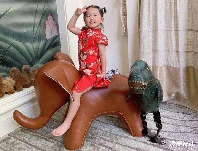 [赵文卓]赵文卓的豪宅，精致小院子设计成亲子园，室内装修豪气又温馨！