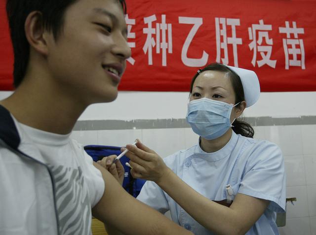 肝癌|90后夫妻,不碰烟酒,先后确诊肝癌,医生:这种水果是\祸根\