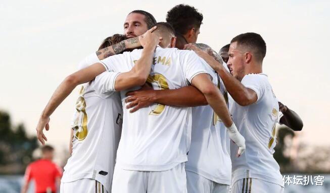 皇家马德里|2-1!皇马时隔3年重夺西甲冠军,全队疯狂庆祝,10连胜吊打巴萨!
