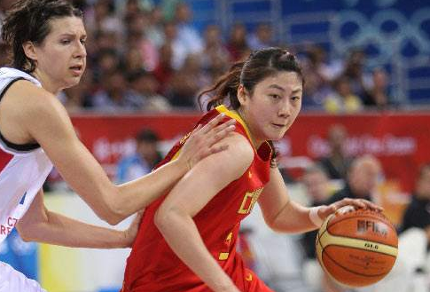 「福建男篮」篮球女神卞兰，二婚嫁福建球王，老公也是二婚，曾迎娶教练女儿