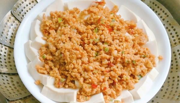 [豆腐]天气炎热，不想炒菜，把它们蒸在一起，又香又下饭，10分钟就上桌
