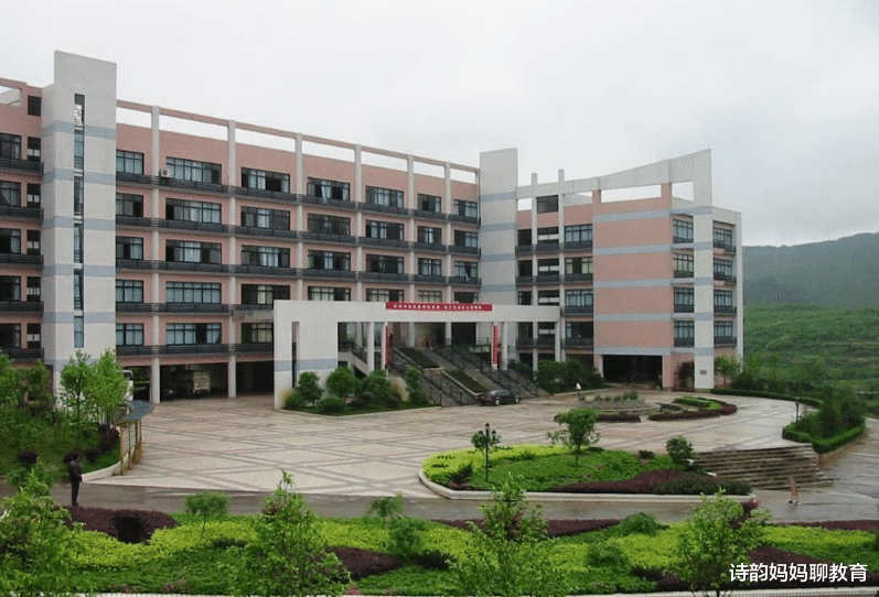 教育部|教育部公示：撤销这4所大学建制，停止招生，大一新生：幸好没报