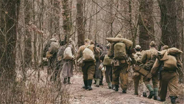 『勃日涅科夫』士兵带着9名女战俘隐居深山,19年时间生73个娃,最后被判刑12年