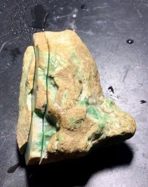 翡翠|翡翠笔记，夜市50000收的翡翠色料，一个月后出货了