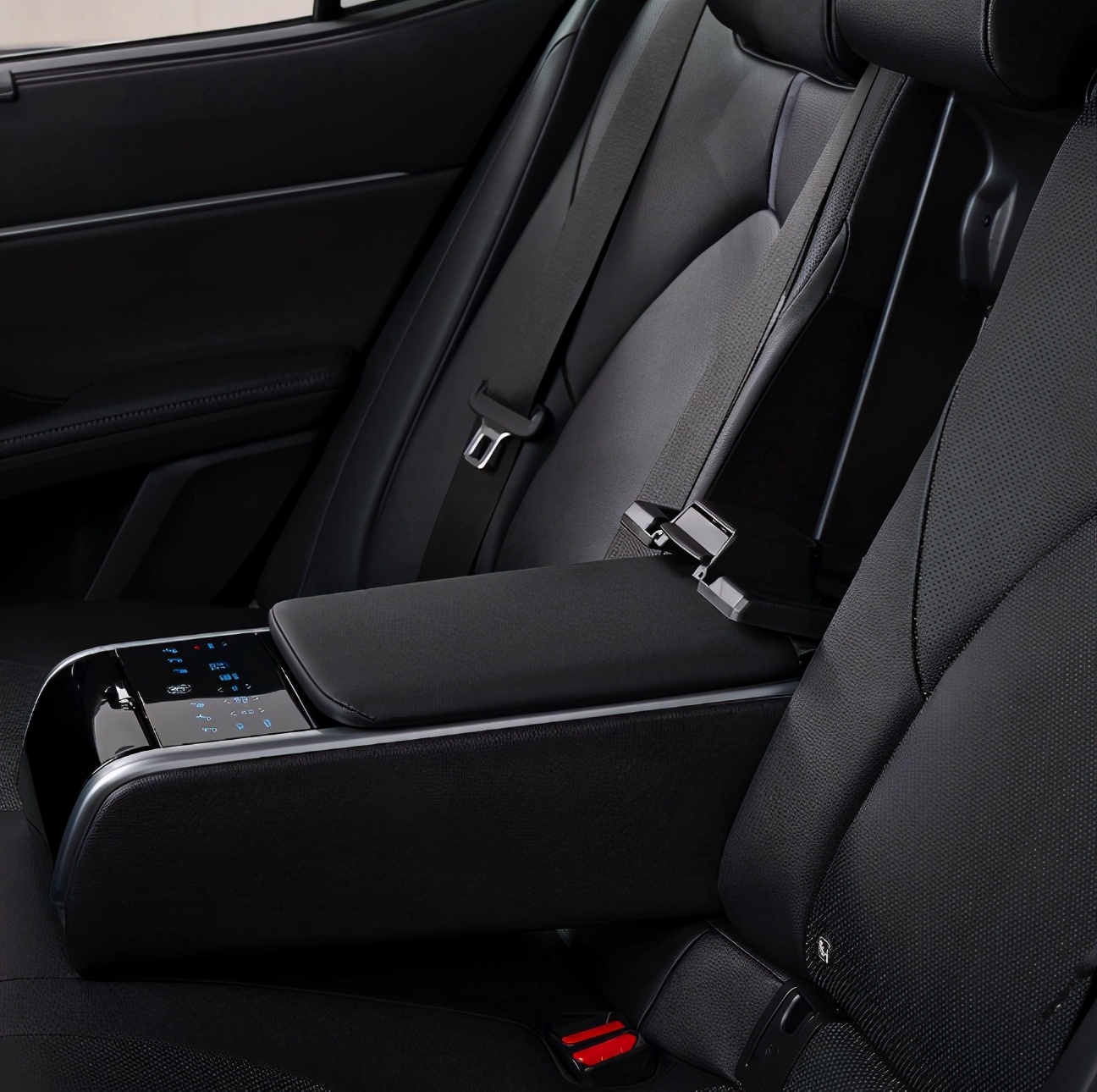 2021款豐田凱美瑞發佈，車前臉小改，配懸浮式大屏，全面升級-圖8