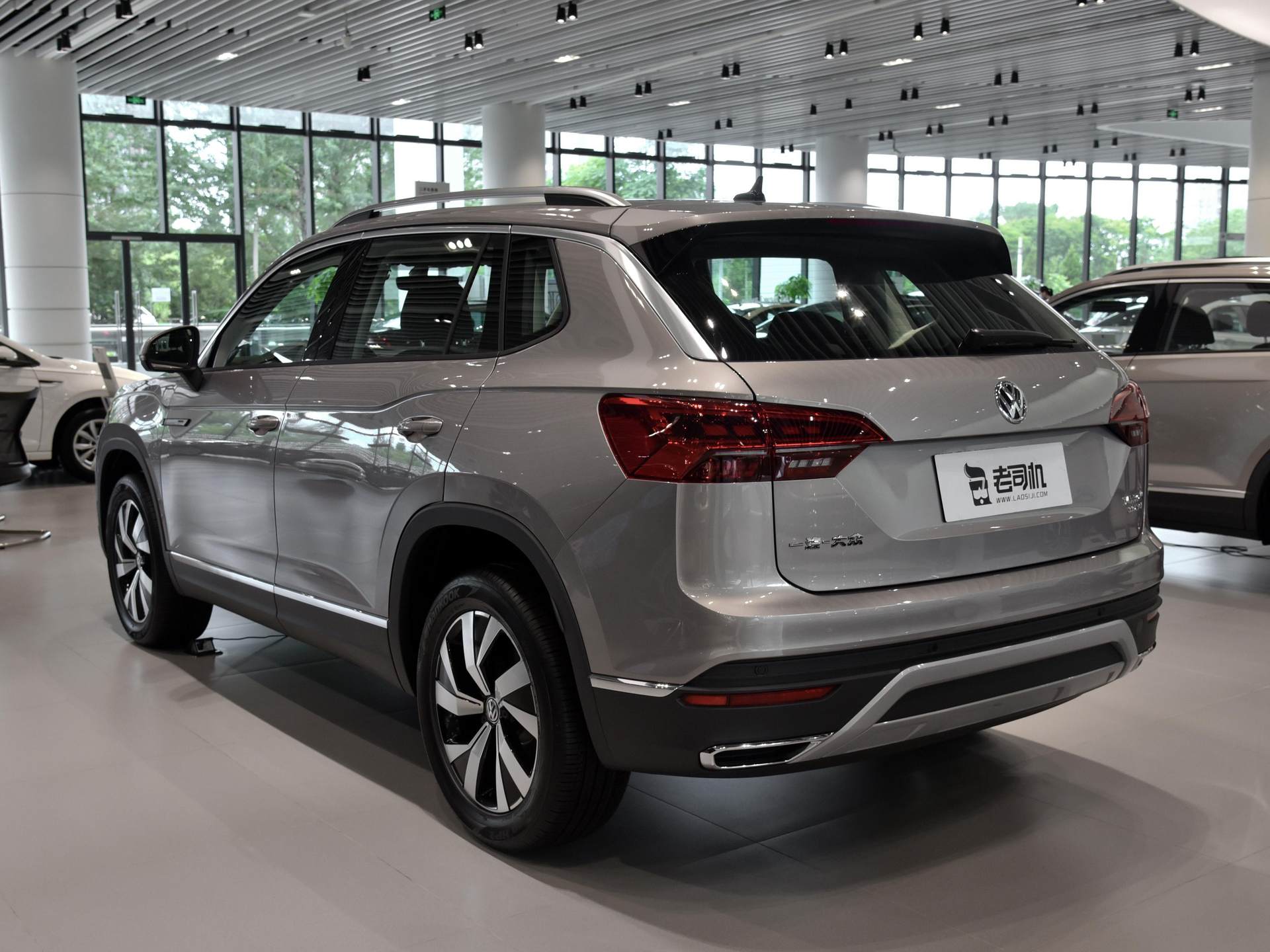 大众汽车|2.0T标配四驱,油耗6.7L,价格不到20万,真是太良心了!